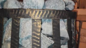 Затопил баню. Печь Воевода 20 закрытая каменка. Год эксплуатации