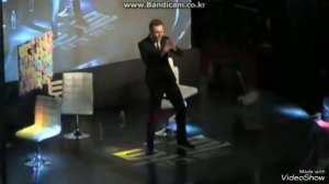 Том Хиддлстон танцует под саундтрек Bad Piggies