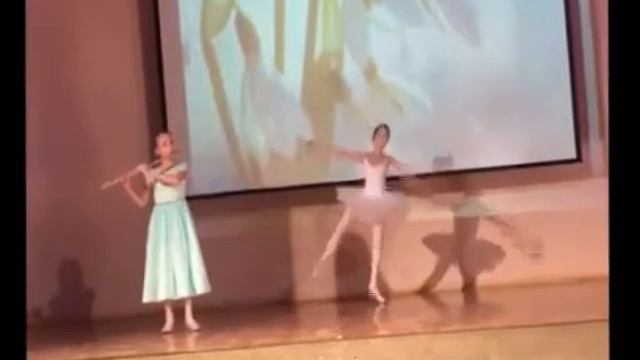 П.Чайковский ,, Подснежник" Махринова Евангелина ( флейта) Арина Биктимирова ( хореография) смотреть онлайн