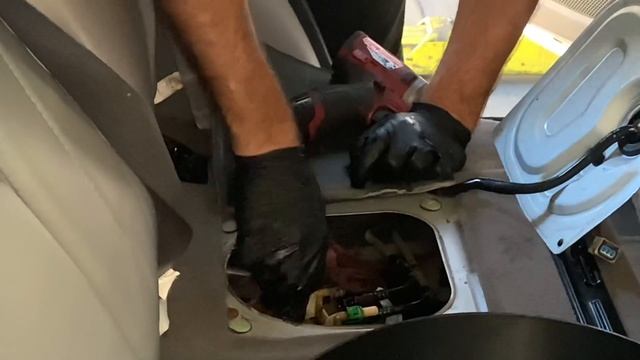 How To Replace The Fuel Pump And Filter On A Ford Escape Or Mazda Tribute смотреть онлайн