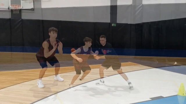 ОТКРЫВАНИЕ И ПОЛУЧЕНИЕ МЯЧА В БАСКЕТБОЛЕ. V-CUT, L-CUT, BACKDOOR-CUT смотреть онлайн