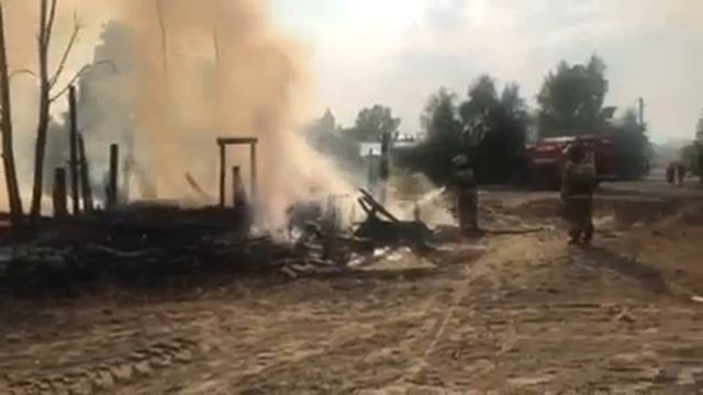 И снова пожар в Советском! Горели хозпостройки на перекрестке Гастелло-Советская 2 смотреть онлайн