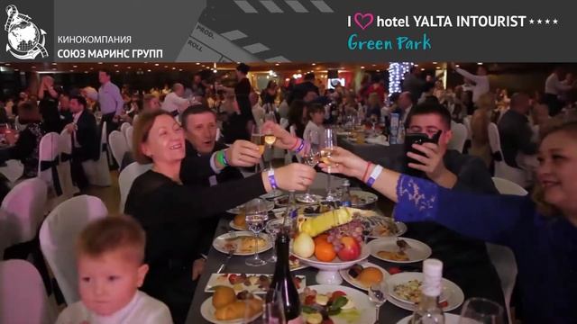 Реакция молодой пары на организацию новогоднего банкета в Отеле Yalta Intourist смотреть онлайн