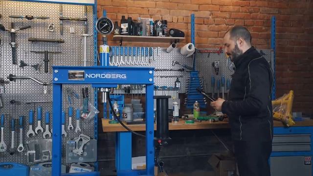 Замена ноги вилки Rockshox и Fox в велосервисе Veloline