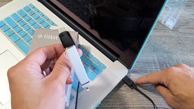 Fitbit Luxe: Black Screen, Display won't Turn On? Easy Fix! смотреть онлайн