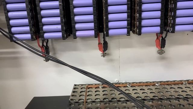 Wirelessly charging 18650 batteries! смотреть онлайн