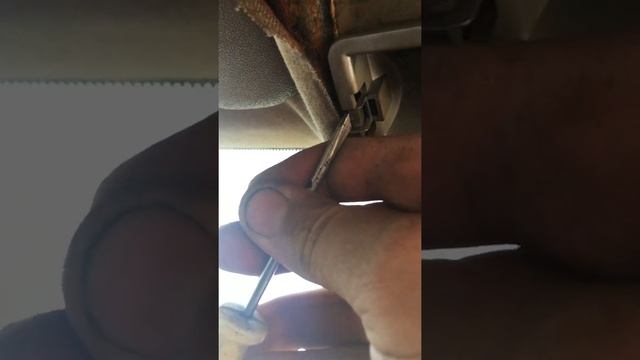 Снятие центрального плафона бмв е34.mp4