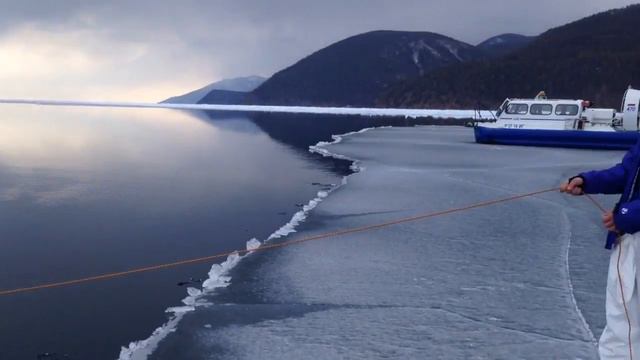 Оторвались на льдине на Байкале смотреть онлайн