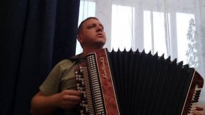 Роза белая на баяне