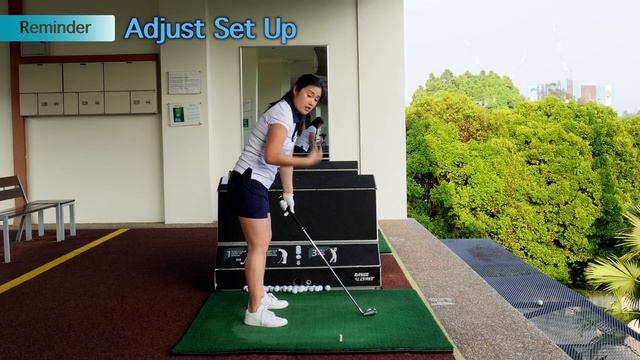 Choking Down a Club - Golf with Michele Low смотреть онлайн