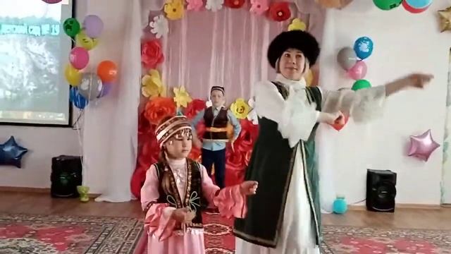 Семья Иликаевых, башкирский танец смотреть онлайн