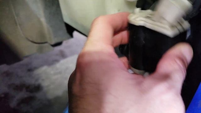 Hyundai Veloster windshield washer pump replacement смотреть онлайн