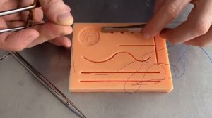 Техника наложения хирургических швов на шаблонах собственного производства.