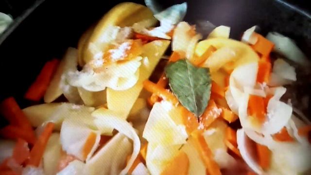 Готовим тушеную картошку с говяжьими ребрышками!!! смотреть онлайн