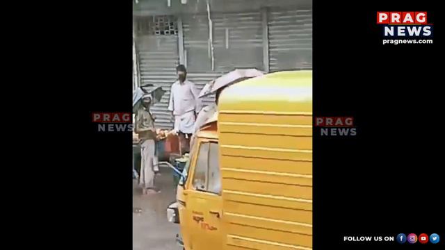 Kerala policeman captured on camera kicking a fruit vendor's cart!!! смотреть онлайн