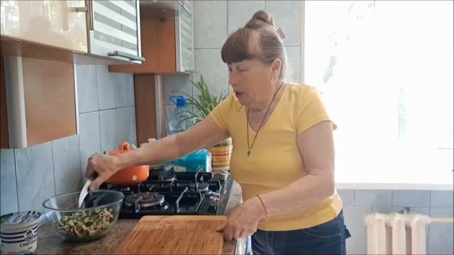 ЗЕЛЁНЫЙ САЛАТИК ИЗ ЛИСТОВОГО САЛАТА РЕДИСА И ОГУРЦА смотреть онлайн