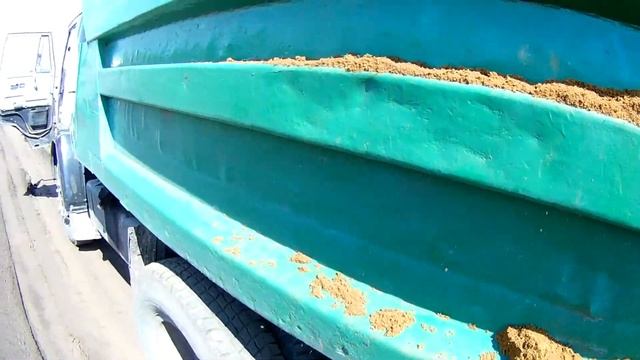 Загрузили 10 кубов в Камаз 13-шку. Амаяк Акопян нервно курит в сторонке. смотреть онлайн