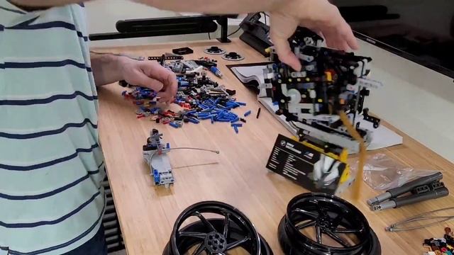 Lego 42130 BMW M1000 RR Build