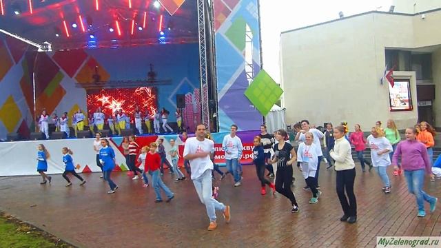 Флешмоб "С днем рождения, город!" Исполняют зеленоградские коллективы современного танца смотреть онлайн