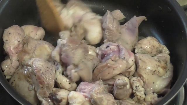 Тушеная капуста с индейкой,Braised cabbage with turkey смотреть онлайн