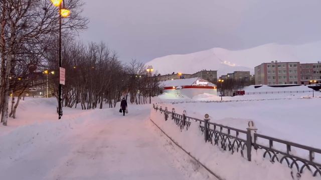 КИРОВСК - город-курорт | Крайний Север | Мурманская область | Гуляю по центру смотреть онлайн