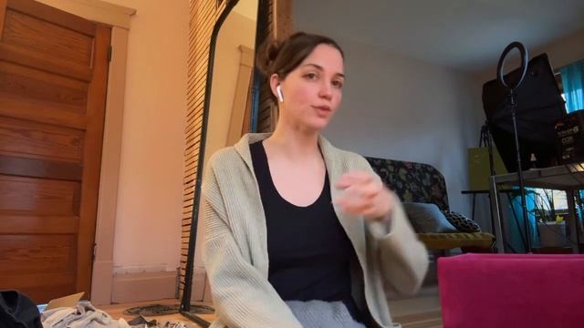 Why is my body moving during meditation? смотреть онлайн