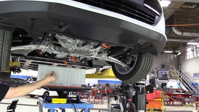 Chevrolet Bolt EV 57kWh Battery Removal смотреть онлайн