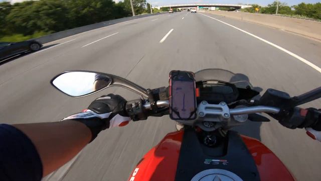 DUCATI MONSTER 696 ROARS! Ducati Monster 696 Top Speed + Acceleration + Exhaust Sound + Quickshifte смотреть онлайн