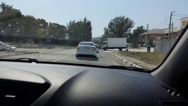 Дорога из Геленджика в Абрау-Дюрсо. Температура воздуха 48 градусов.