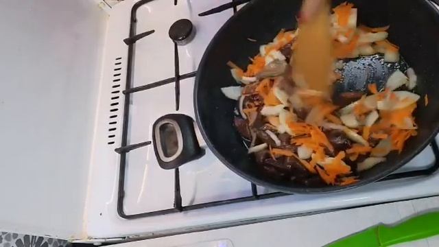 БЫСТРЫЙ ПП РЕЦЕПТ ВКУСНОЙ ГОВЯЖЬЕЙ ПЕЧЕНИ В СЛИВОЧНОМ СОУСЕ. смотреть онлайн