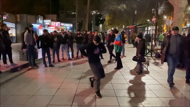 Азербайджан Лезгинка В Тбилиси Парни Танцуют Супер Azeri Dance Ritm 2023 Lezginka Music ALISHKA смотреть онлайн