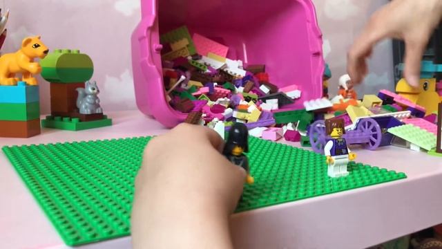 Пластина LEGO Classic зеленая (10700) или что делать ребенку дома на карантине кроме игр на iPad(e) смотреть онлайн