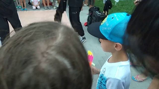 Геленджик. Вот так танцоры развлекают на площади) смотреть онлайн