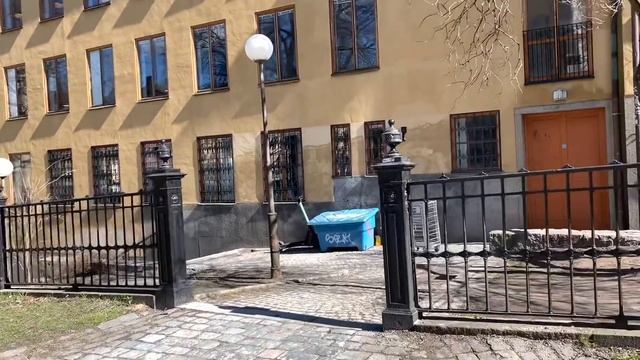 Stockholm Walks: Södermalm Spring. Street life in April 2021. Tourist points and everyday life смотреть онлайн