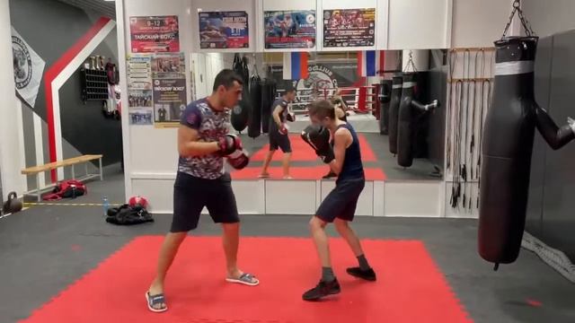 Бокс❗ Работа на лапах??? смотреть онлайн