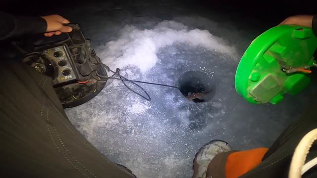 Ice Camping for 30 Inch Walleyes! (I CAUGHT MY PB) смотреть онлайн