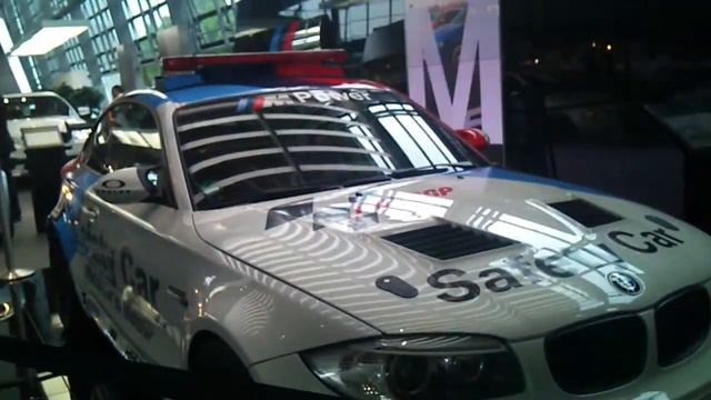 Музей BMW в Мюнхене. BMW museum in Munich. смотреть онлайн