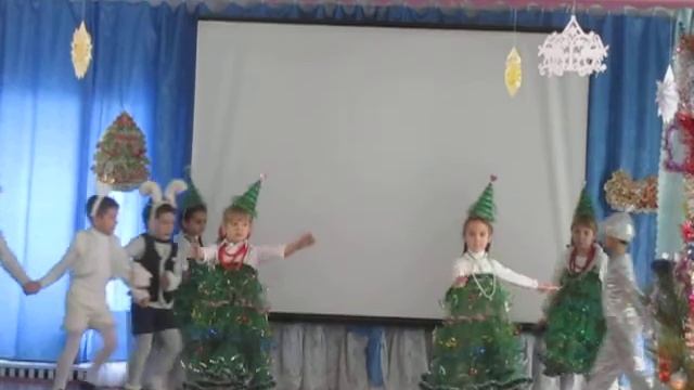 Танец елочек. Школьный Новый год. 1 класс НУШ.