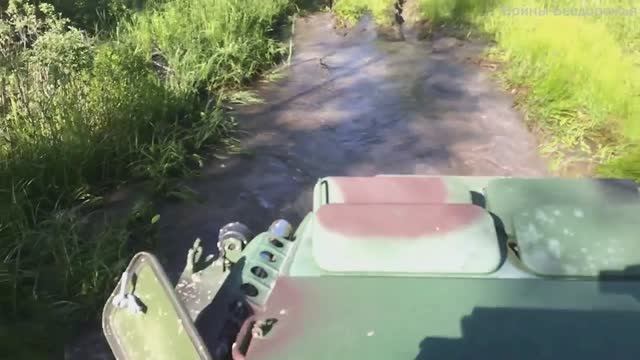 БРДМ ДОМИНАТОР на заболоченной лесной дороге. смотреть онлайн