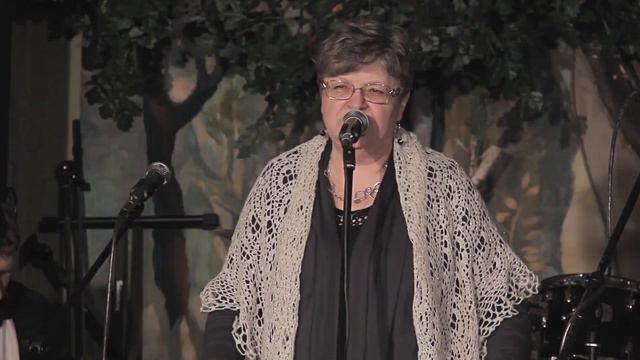 "Звездный кафе-шантан"-2 -Ирина Олехова исполняет песню «Гости» смотреть онлайн