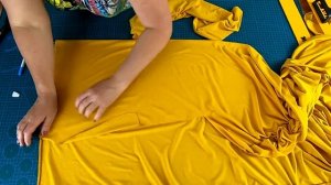 Модный летний Топ без выкройки из трикотажа. Кроим сразу на ткани.mp4