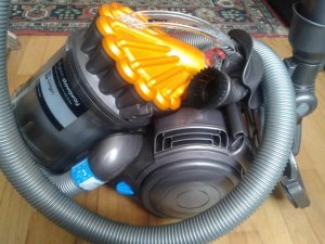 как разобрать пылесос Dyson dc23 устранение стороннего звука