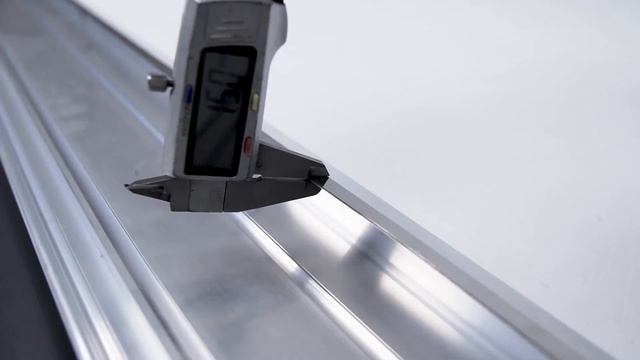 Алюминиевые пороги подножки в полоску с кантом из нержавейки для облегчения посадки в автомобиль. смотреть онлайн