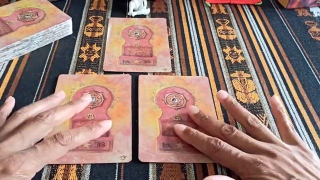 TUTO DÉBUTANT Comment tirer les cartes - tirage à 3 cartes - oracle les portes de l'intuition смотреть онлайн