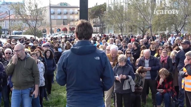 In settecento sul lungomare per la crucis di CL смотреть онлайн