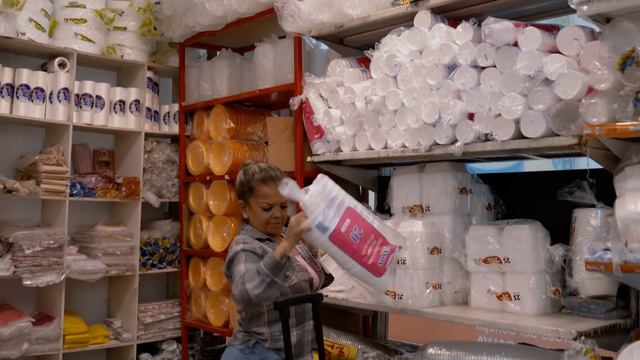 La trataron mal en un supermercado sin saber que era la hermana del empresario смотреть онлайн