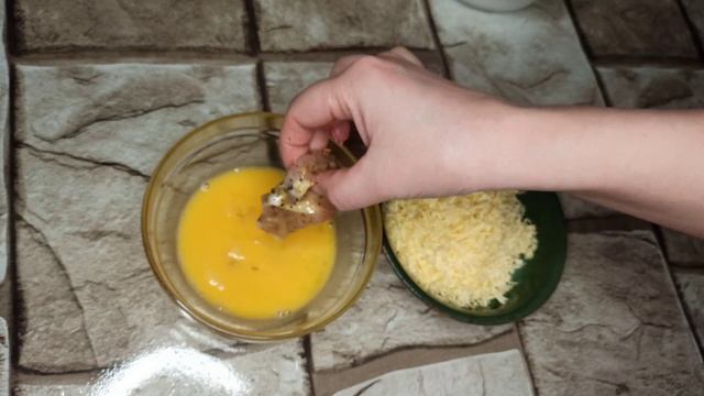 Куриное филе в сырной панировке с гарниром из жареных кабачков смотреть онлайн