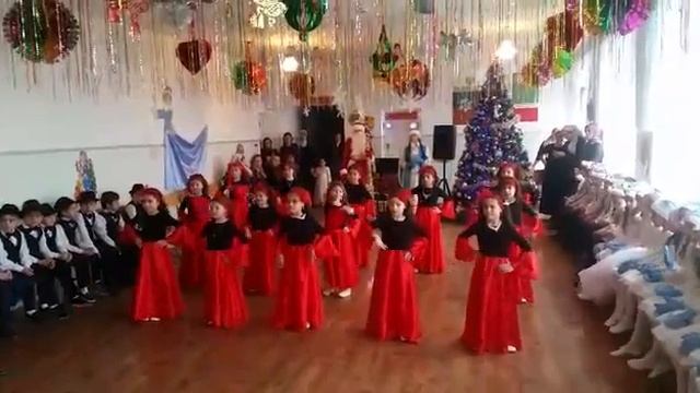 Кади-Юртовская школа...испанский танец смотреть онлайн