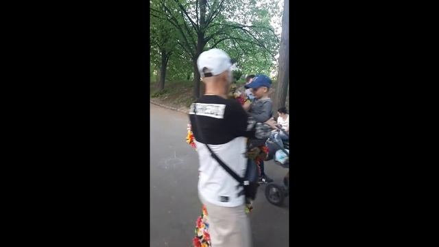 Вспоминаем Mопса/Толя Солома и Мопс в ботаническом саду смотреть онлайн