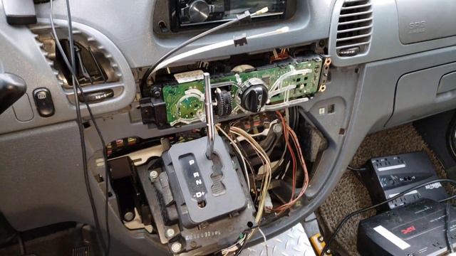 How To Fix AC Won't Turn On Problem (2002-2006 T1N Sprinter Van Air Conditioner) by Mercedes, Dodge смотреть онлайн